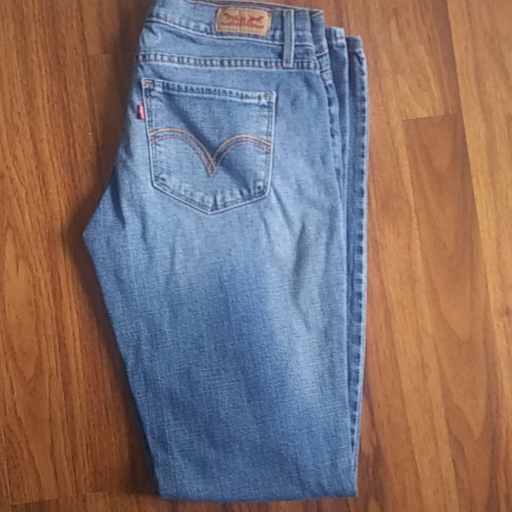 Levis 524 Skinny Jeans